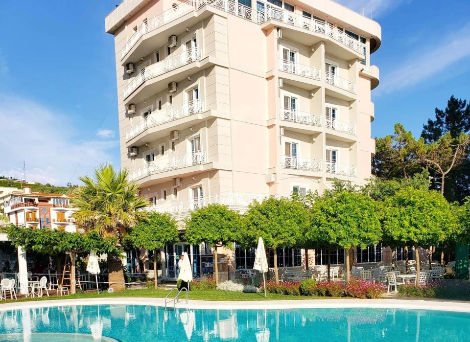 Bel Conti, Albania, Riwiera Albańska