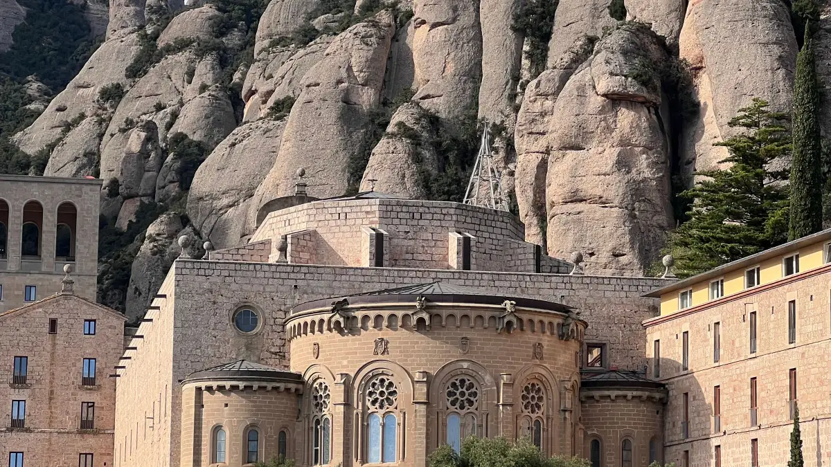 Zdjęcie do wpisu: Montserrat jesienią: jednodniowa wycieczka z Barcelony
